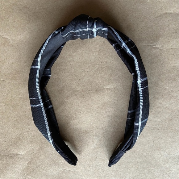 LAST ONE | Black + White Headband - Picture 5 of 6